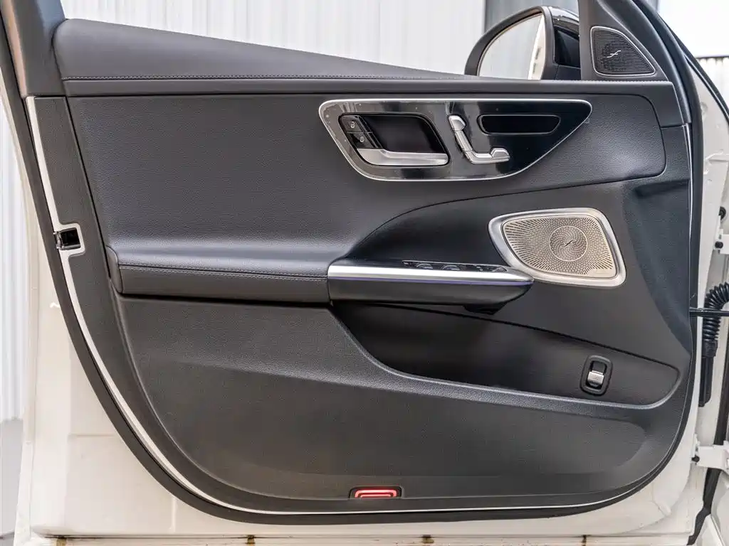 Mercedes-Benz C-Class 2024 C 260 L Night Edition Sport фото 17