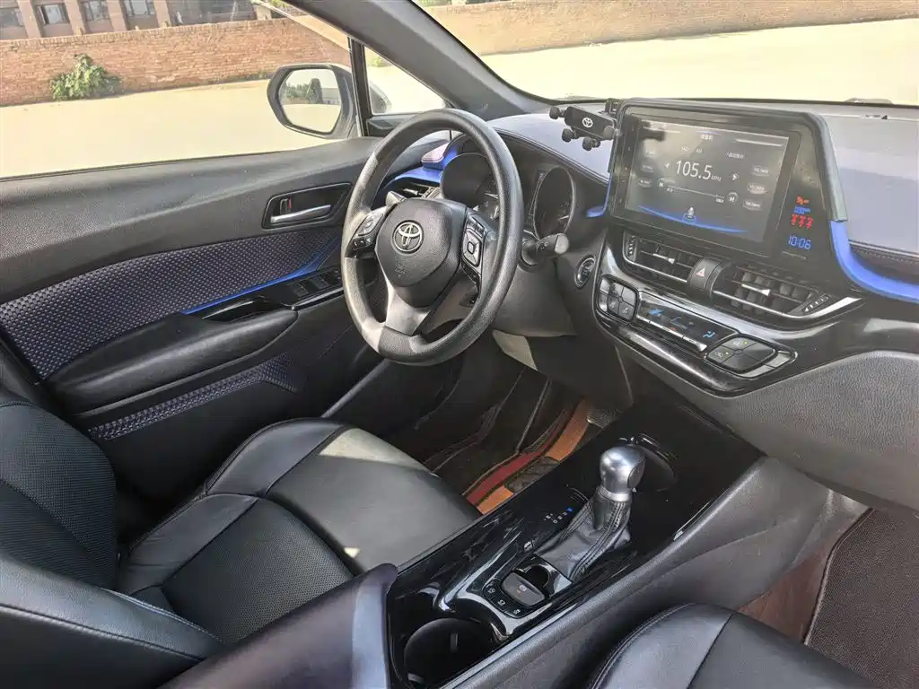 Toyota C-HR 2020 Model 2.0L Leading фото 8