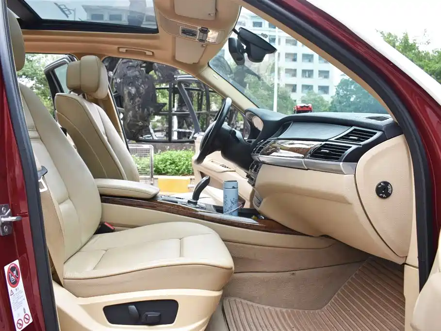 BMW X5 (Import) 2011 xDrive35i Leading Edition фото 8