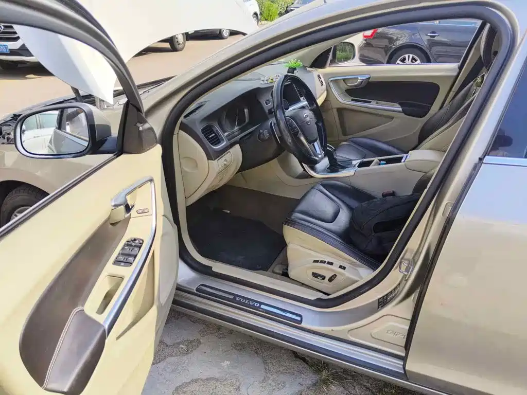 Photo 8 - Volvo S60