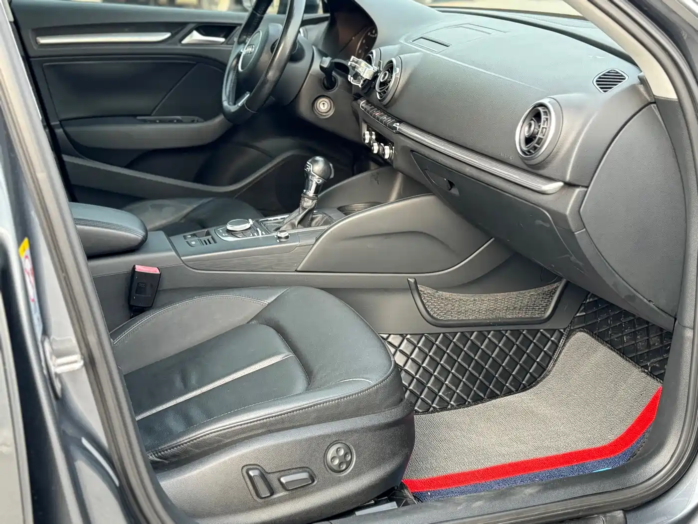 Audi A3 2014 Sportback 35 TFSI Automatic Comfort фото 6