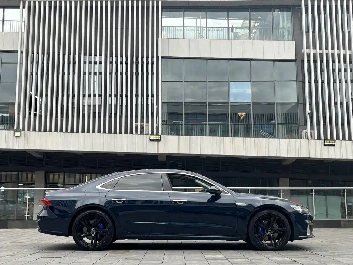 Audi A7L 2022 45 TFSI S-line Dream Builder Edition фото 4