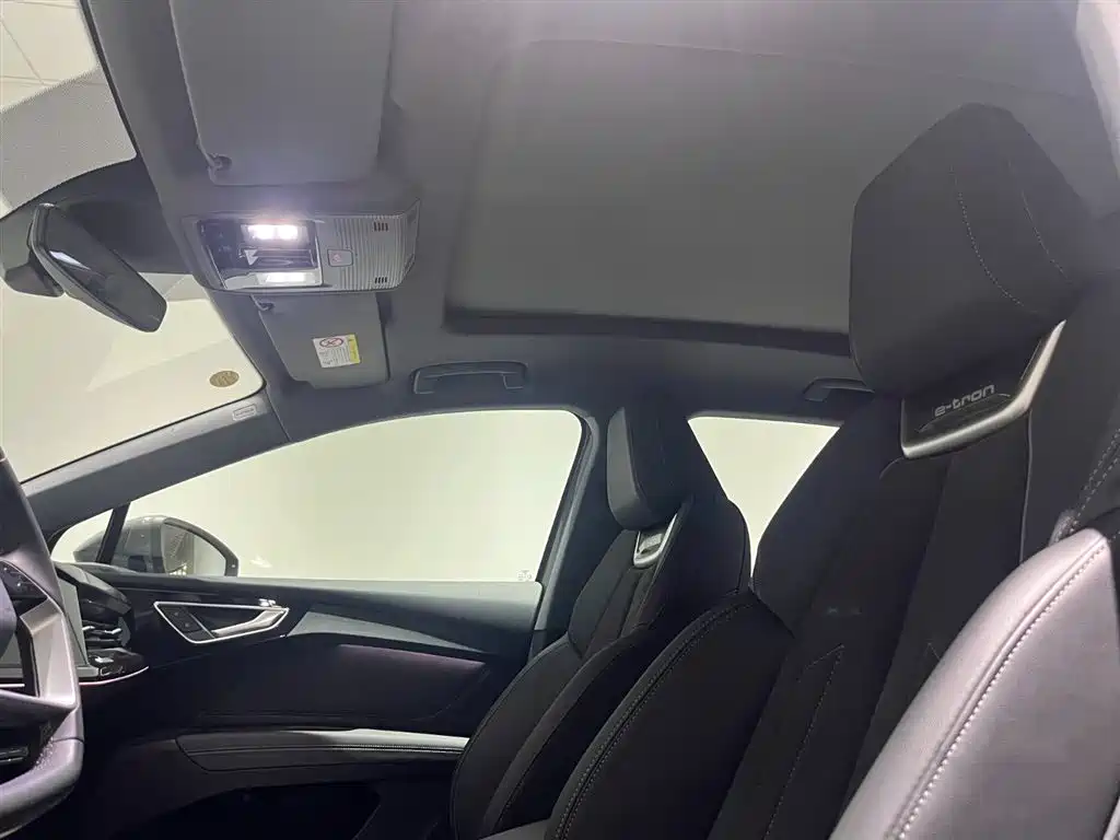 AUDI Q4 E TRON