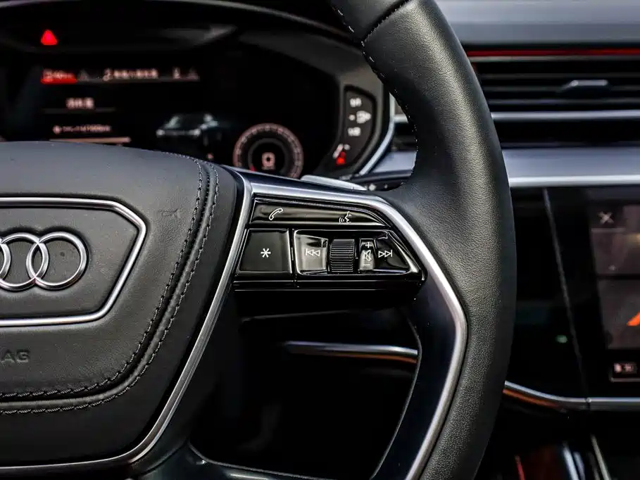 Фото 28 - Audi A8