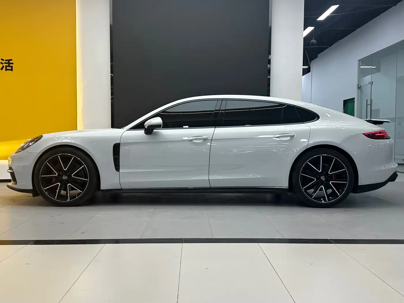Porsche Panamera 2017 Panamera Executive Long Wheelbase 3.0T фото 2
