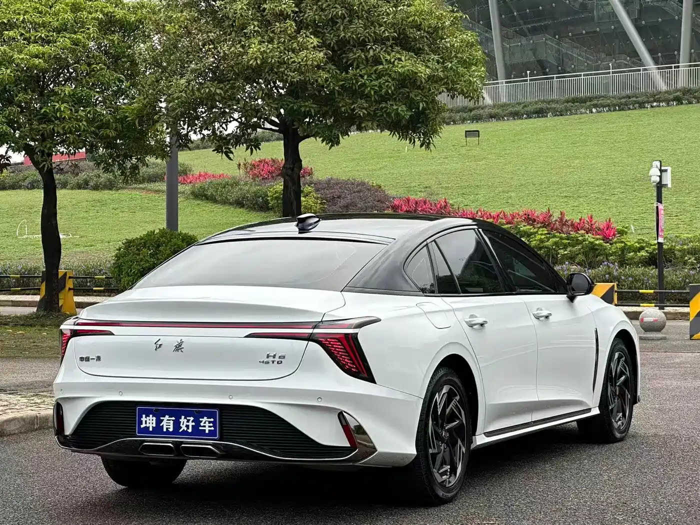 Hongqi H6 2023 2.0T Comfort Edition фото 6