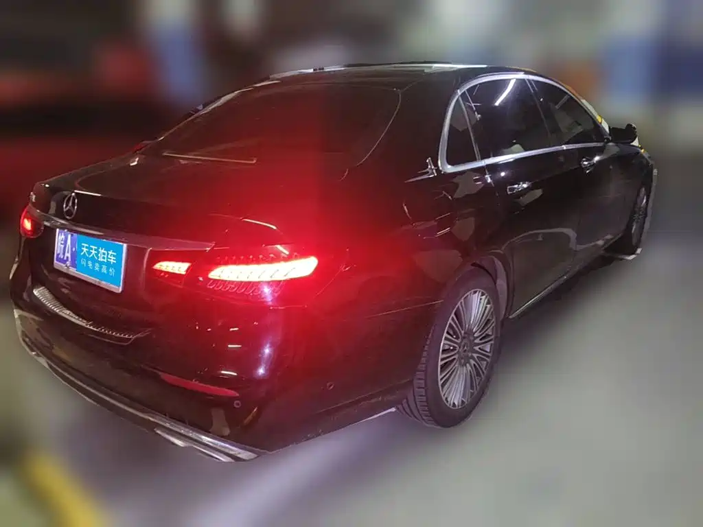 Фото 2 - Mercedes-Benz E-Class