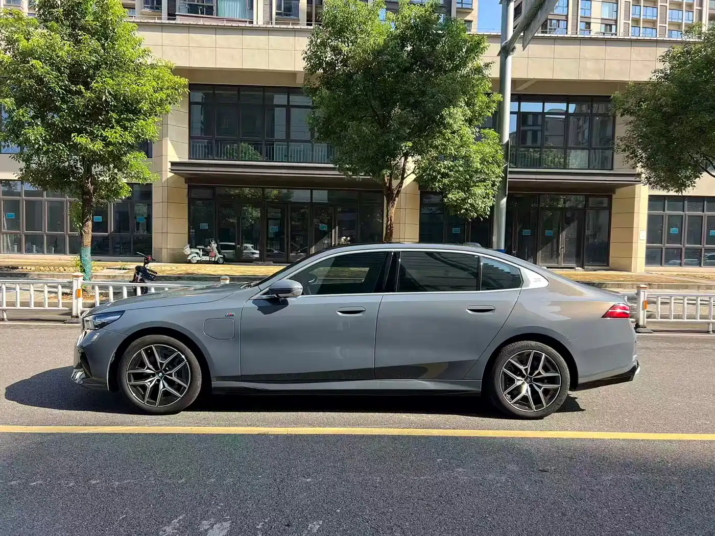 BMW i5 2024 2024 eDrive 35L M Sport Package