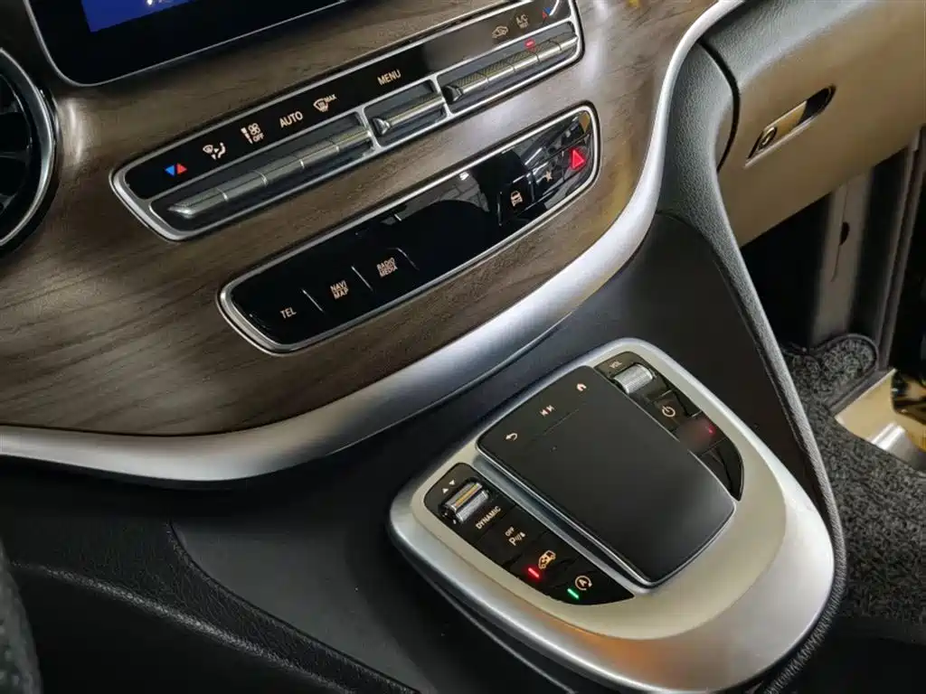 Mercedes-Benz V-Class 2020 Model V 260 L Long Wheelbase Luxury фото 5