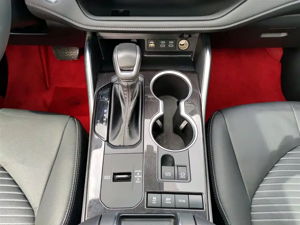 Toyota Crown Kluger 2023 2.5L HEV AWD Premium Edition фото 14