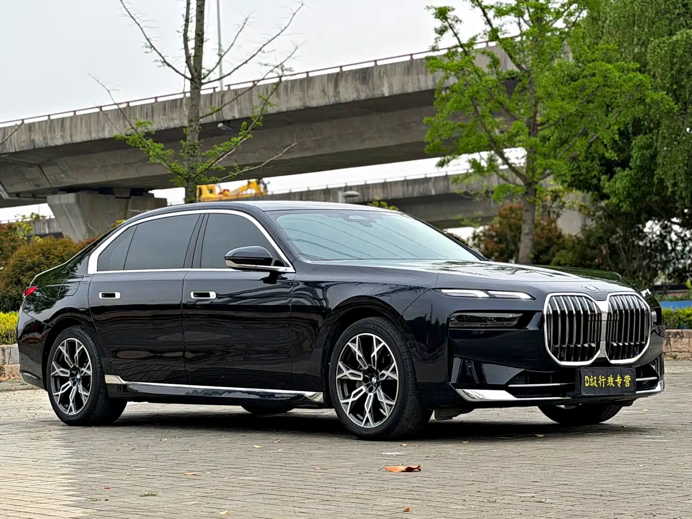 BMW 7 Series 2023 Model 735Li Luxury Package фото 3