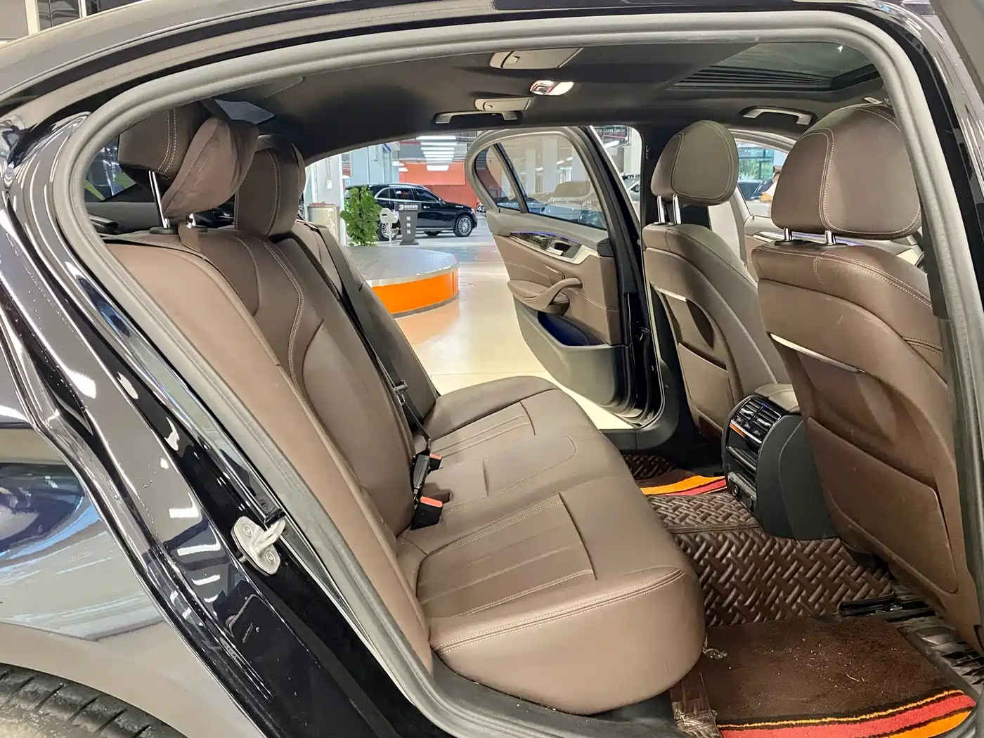 BMW 5 Series 2019 525Li M Sport Package фото 15
