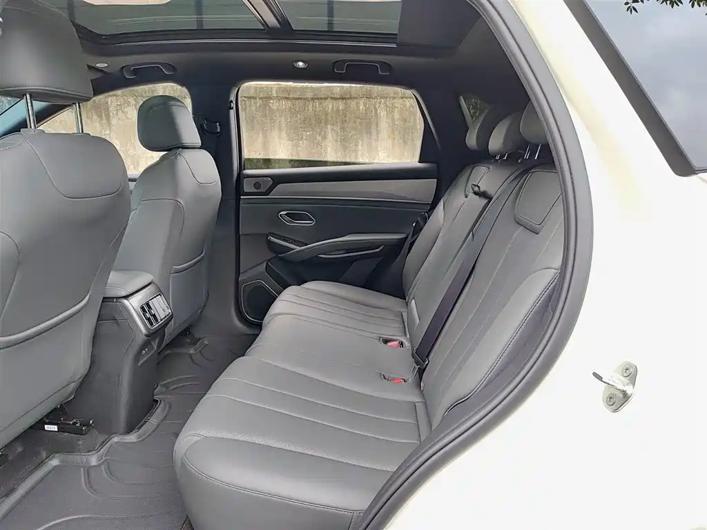 BYD Song L DM-i 2026 200KM Excellence фото 8