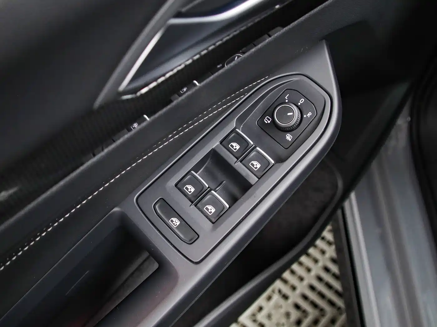 Volkswagen Golf 2023 Model 280TSI DSG R-Line фото 6