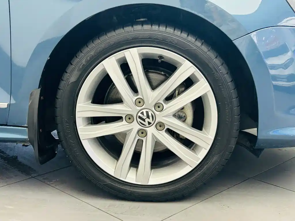 Photo 10 - Volkswagen Sagitar