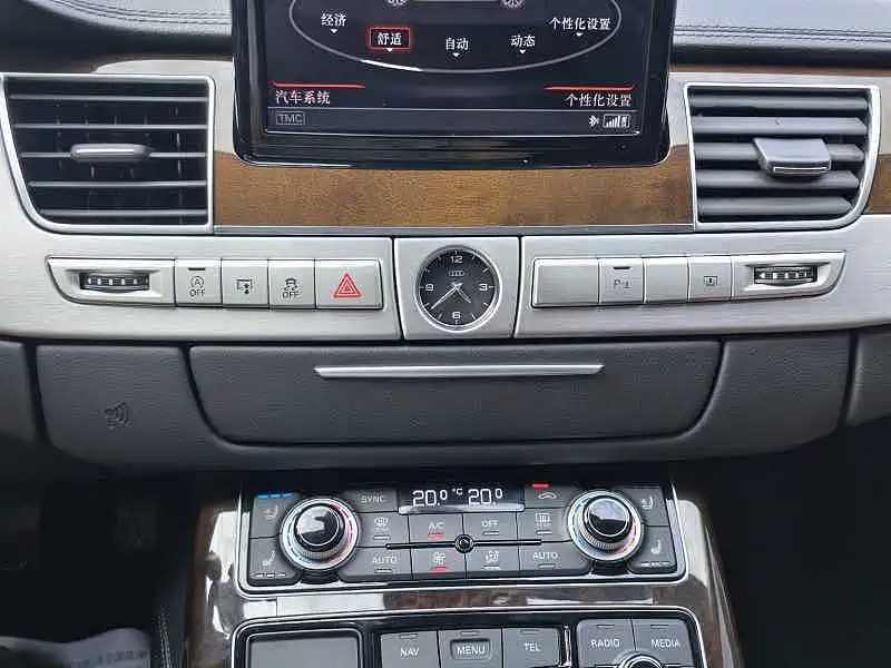 Фото 10 - Audi A8