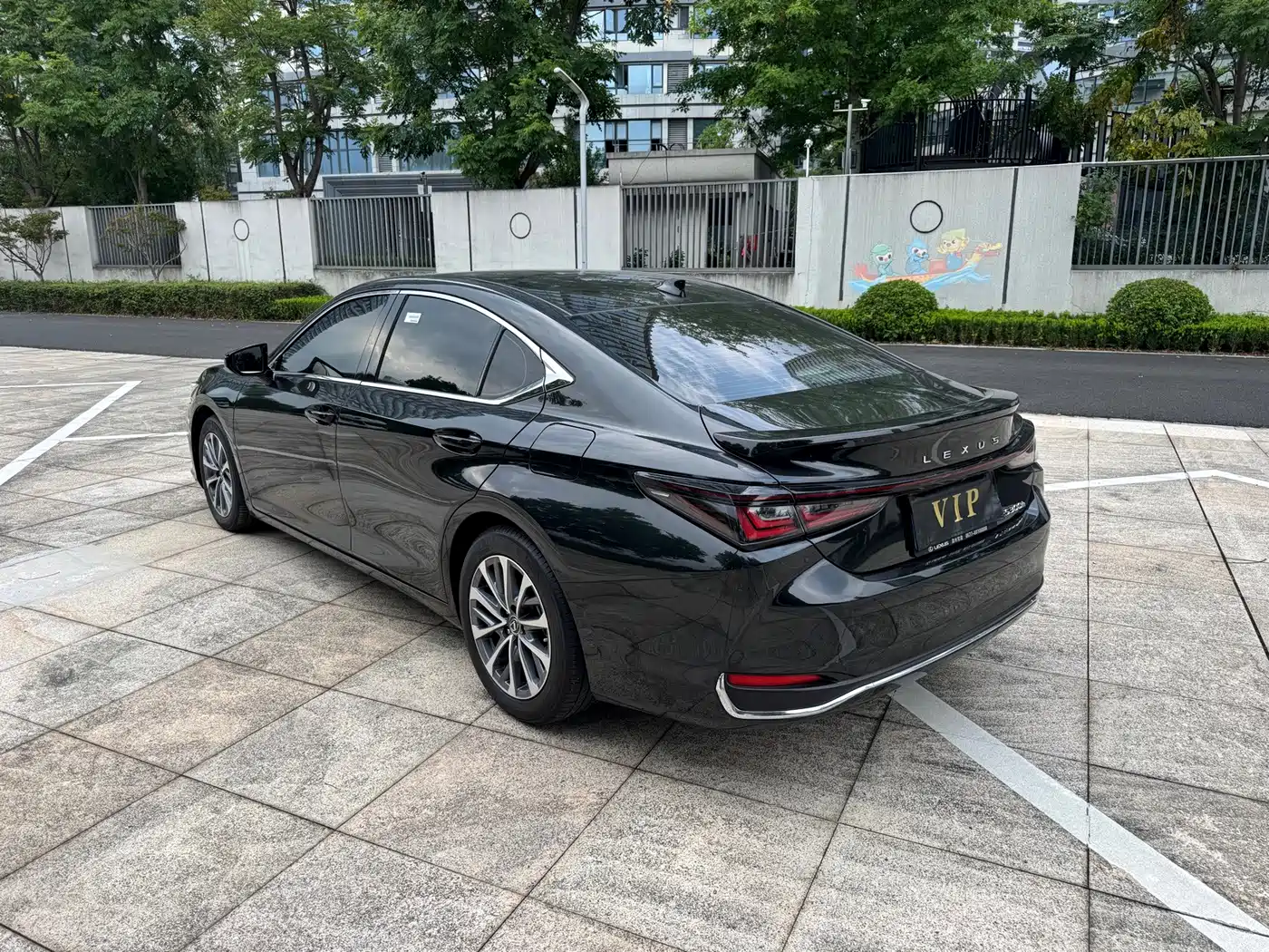 Lexus ES 2026 2025 300h Ultimate Edition