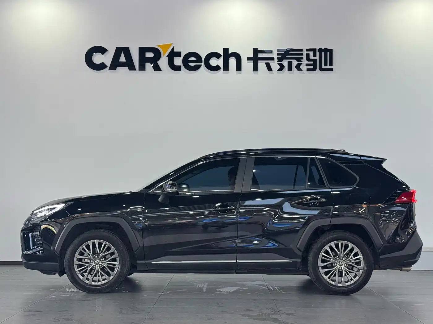 Toyota Wildlander 2022 2.0L CVT FWD Luxury PLUS Edition фото 5