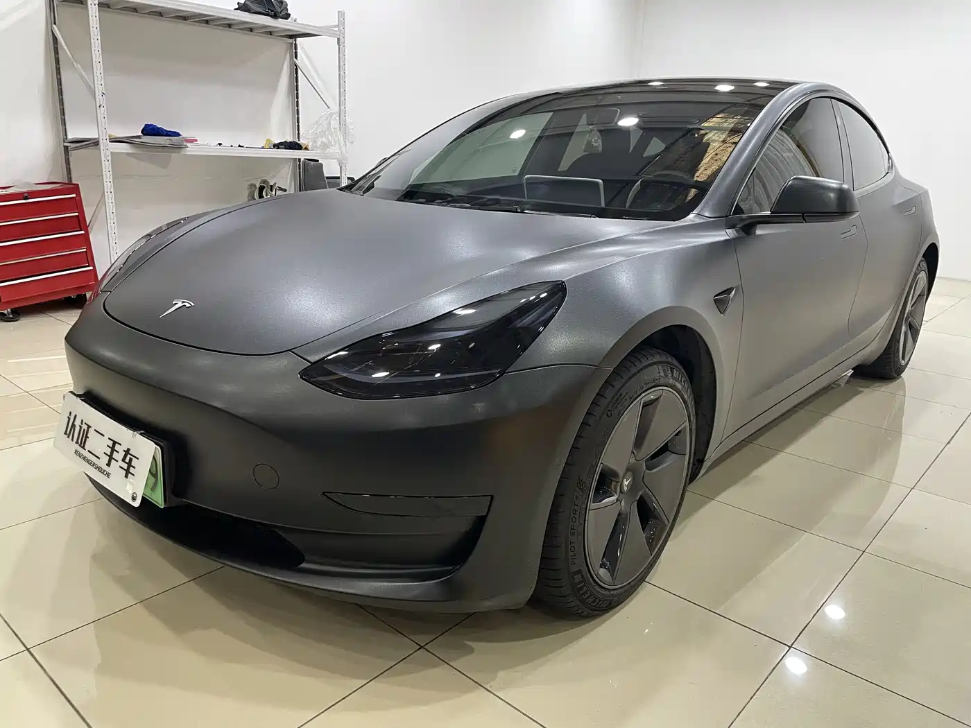 TESLA MODEL 3