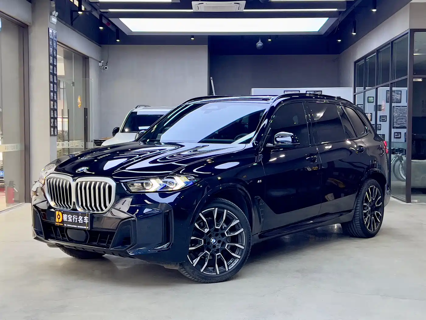 BMW X5 2023 xDrive 40Li M Sport Black Night Package