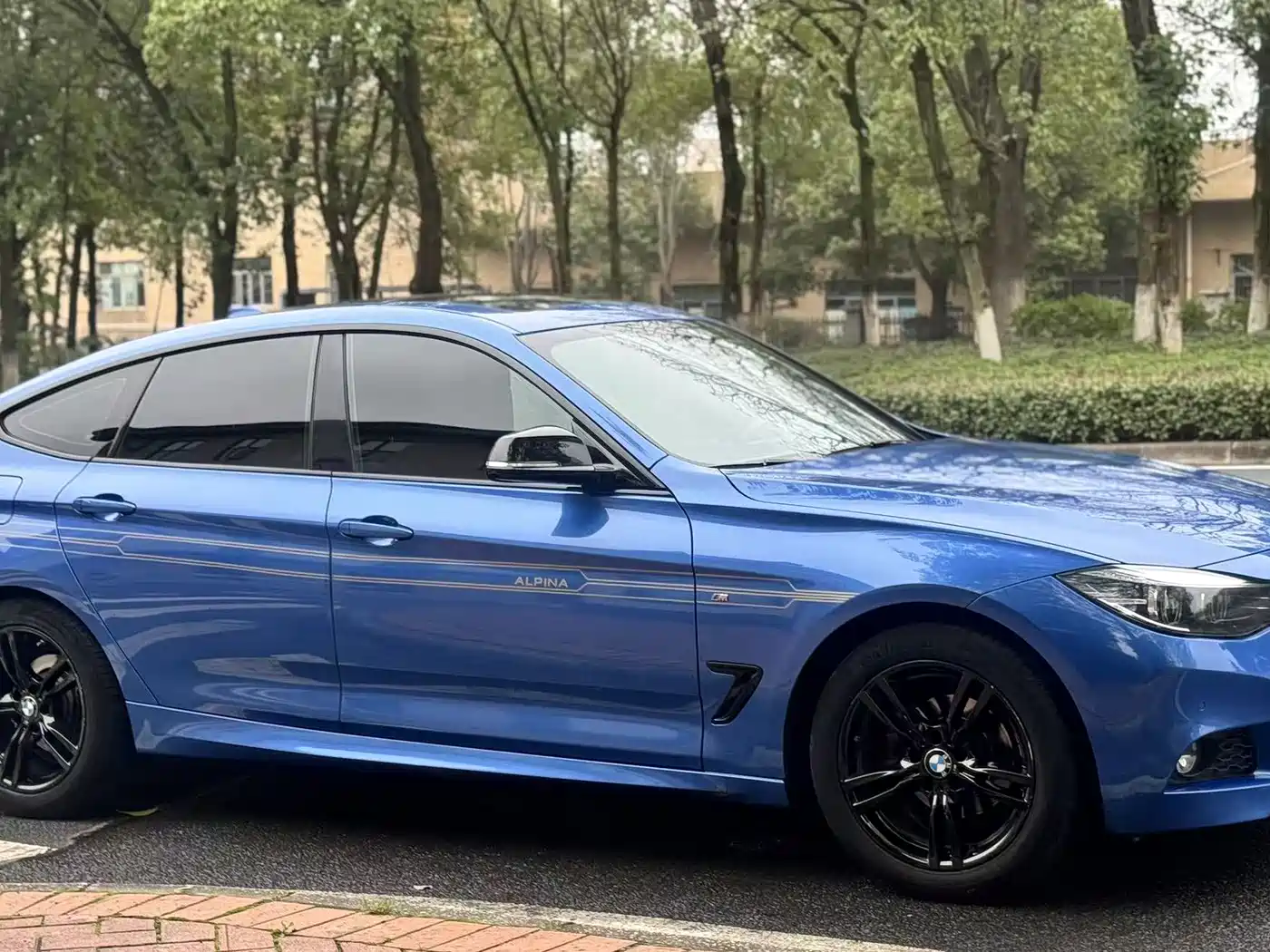 BMW 3 Series GT 2019 320i M Sport Black Night Edition фото 3