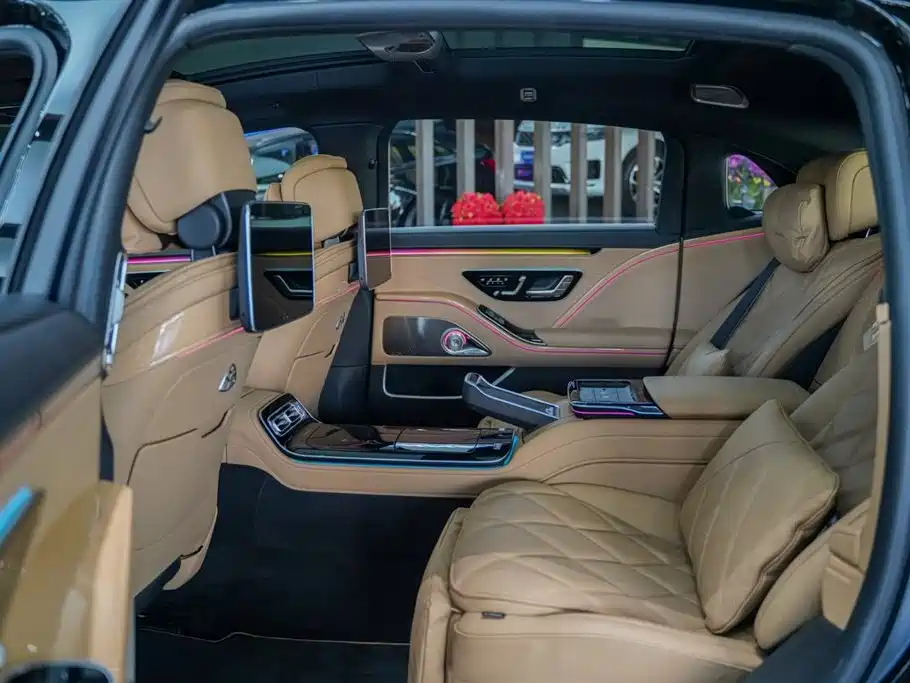Mercedes-Benz Maybach S-Class 2022 S 680 4MATIC Virgil Abloh Limited Edition фото 3