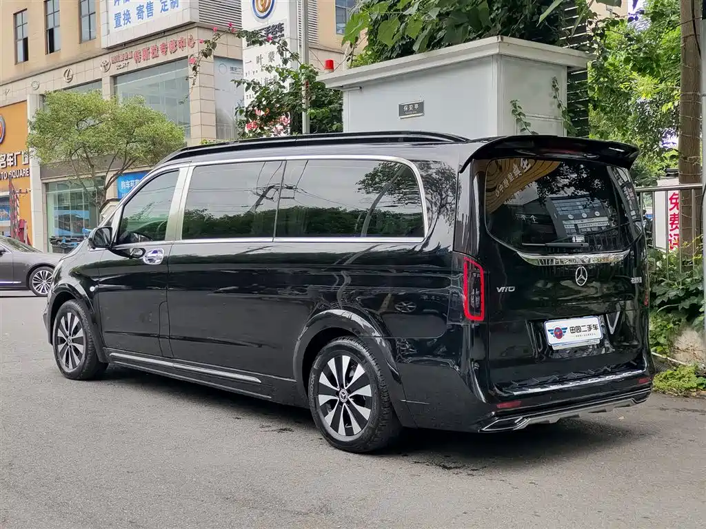 Mercedes-Benz Vito 2023 2.0T Elite 7-Seater фото 4