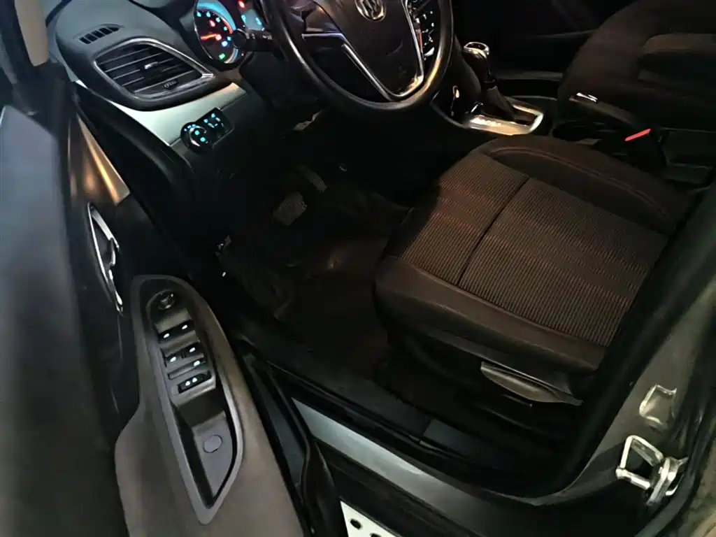 Buick Encore 2015 1.4T Automatic 2WD Urban Elite фото 16
