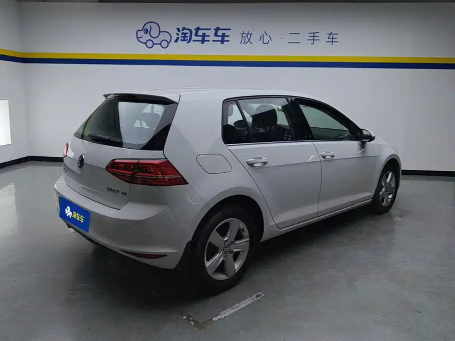 Volkswagen Golf 2016 230TSI Automatic Comfort фото 3