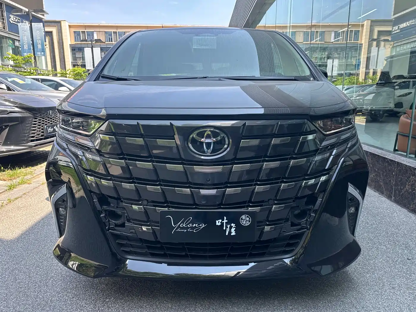 Toyota Alphard 2025 Hybrid 2.5L Prestige Gold Edition фото 2
