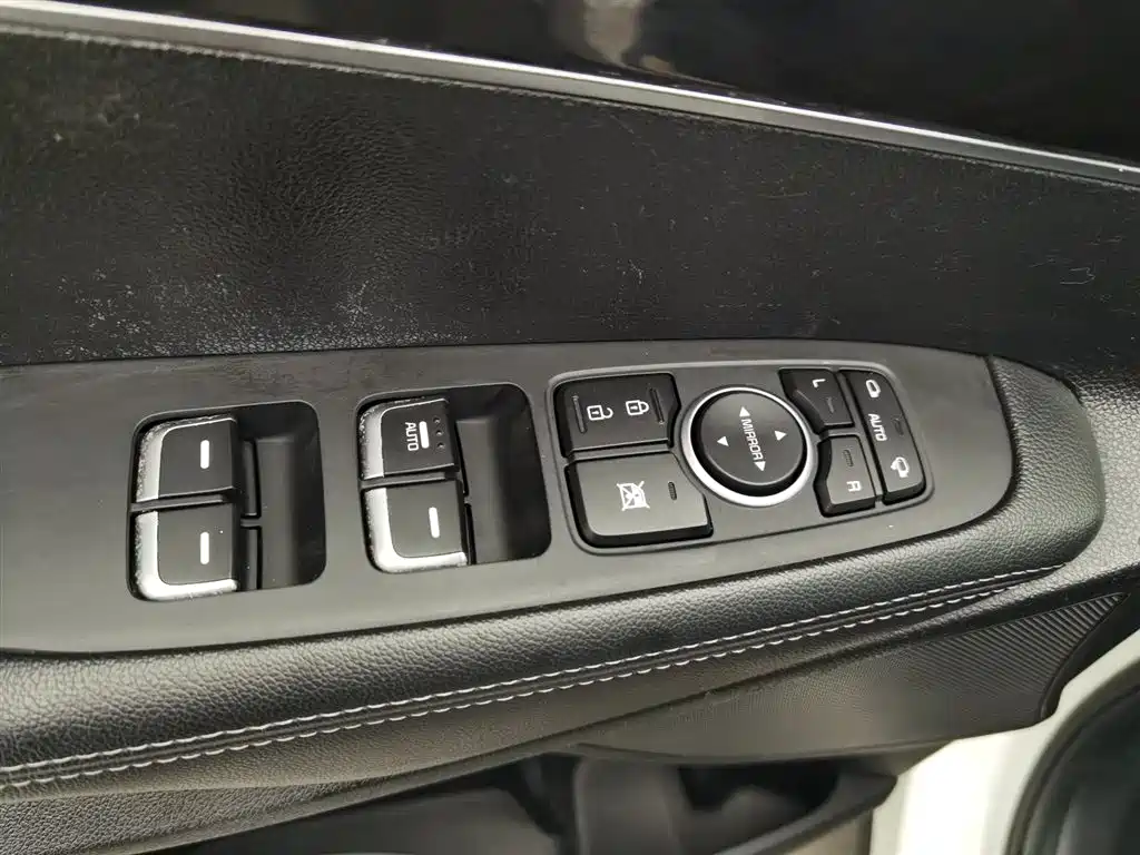Kia Sorento 2015 Sorento L 2.4L Gasoline 4WD Elite 7-seater China IV фото 9