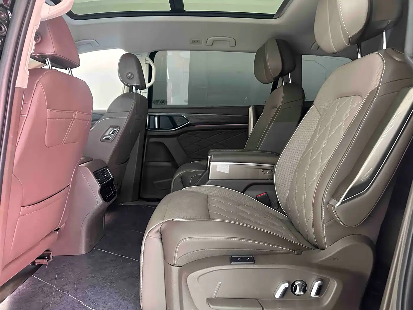 Volkswagen Viloran 2023 380TSI Premium Edition фото 9