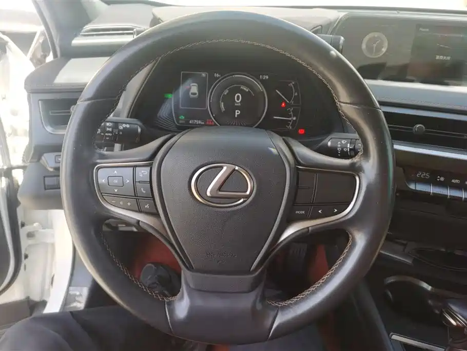 Lexus UX 2020 260h Explore Cool Edition фото 15