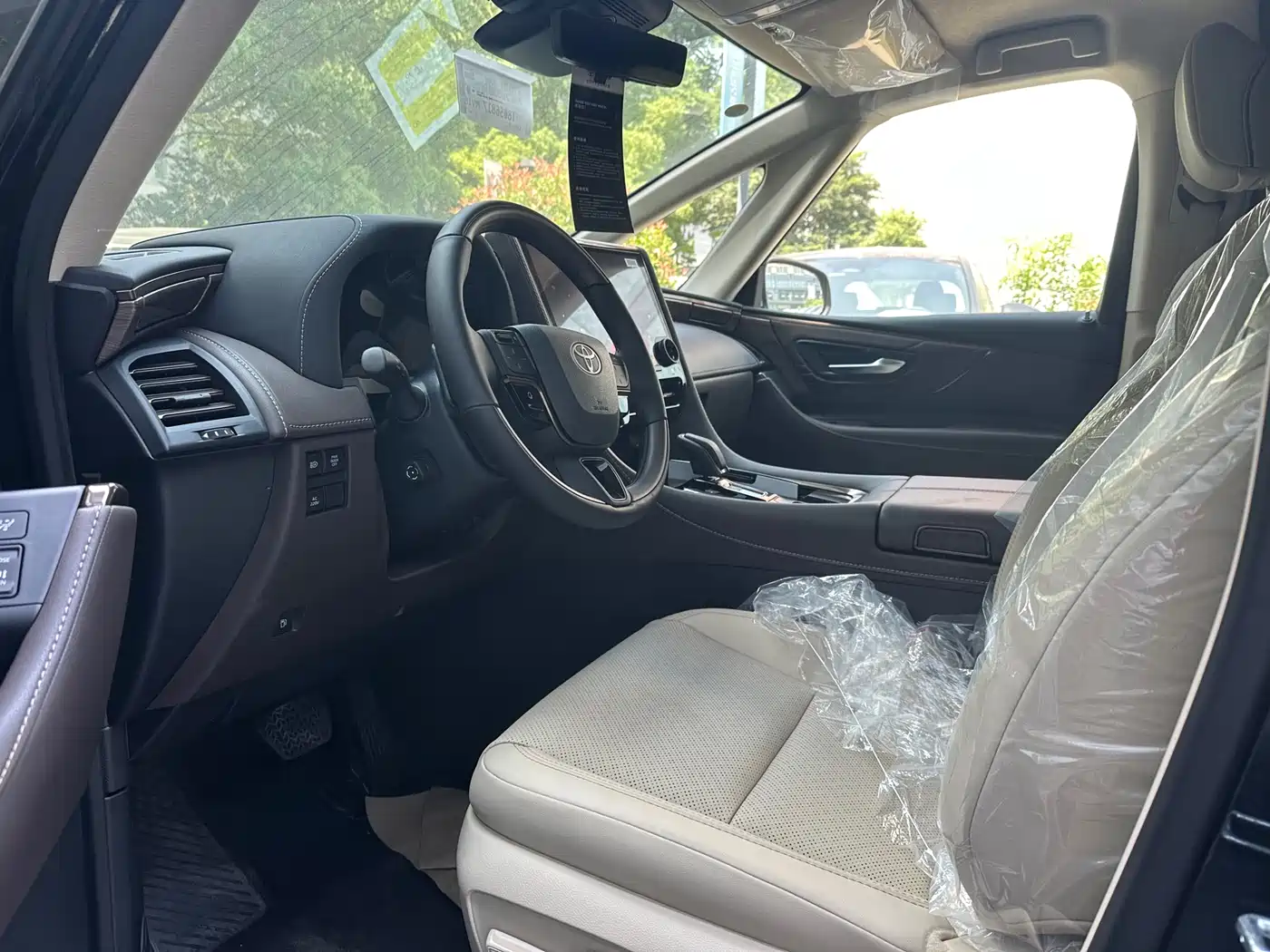 Toyota Alphard 2025 Hybrid 2.5L Prestige Gold Edition фото 4
