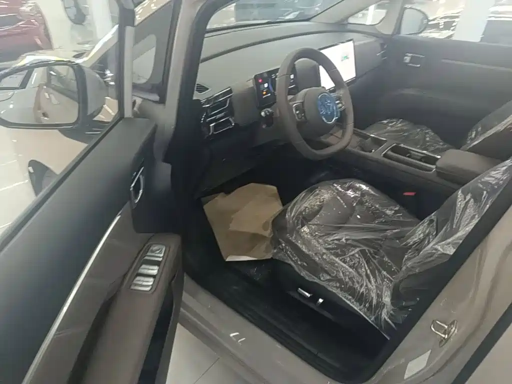 Wuling Motors Xingguang 730 New Energy 2026 2025 Model Plug-in Hybrid Base Version