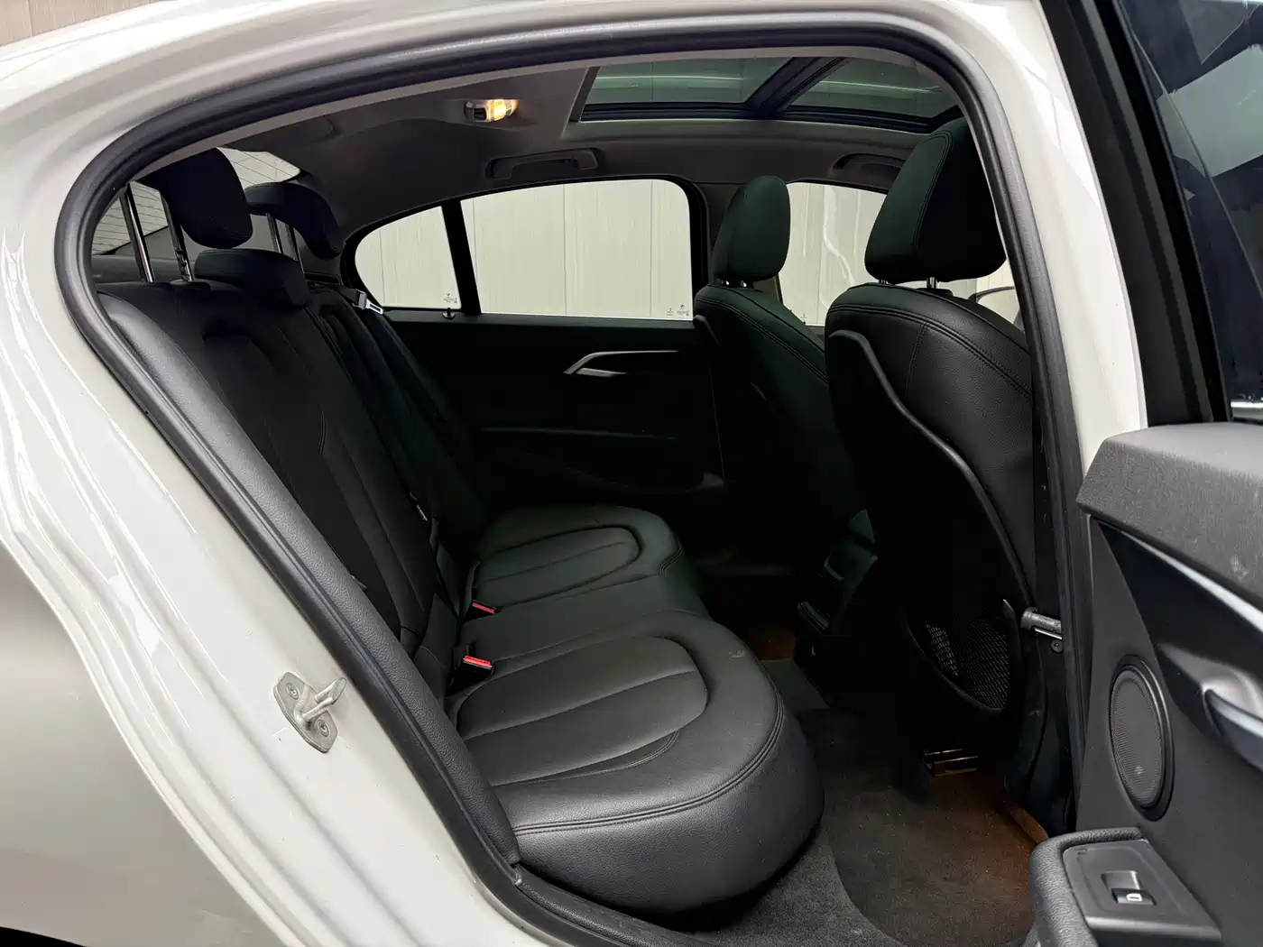 BMW 1 Series 2017 118i Sport фото 13