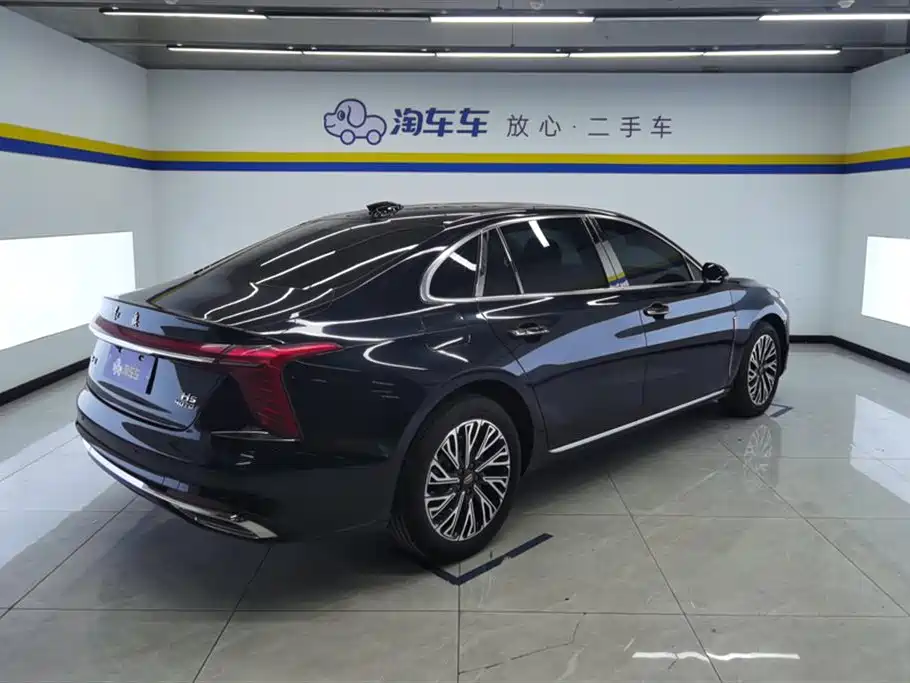 Hongqi H5 2025 2.0T Automatic Flag Celebration 500,000 Units Anniversary Edition фото 3