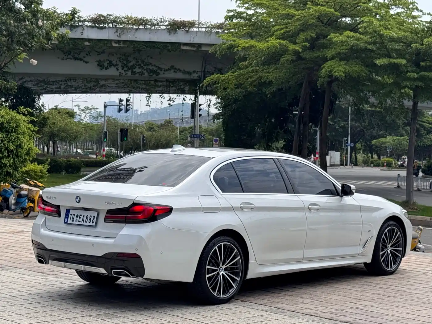 BMW 5 Series 2022 530Li Leading Luxury Package фото 6