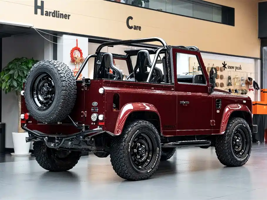 Land Rover Defender фото 7