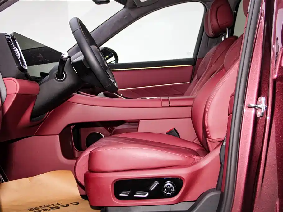 AITO Wenjie AITO M8 2025 Model Extended Range Ultra Edition 53.4kWh 5-Seater фото 26