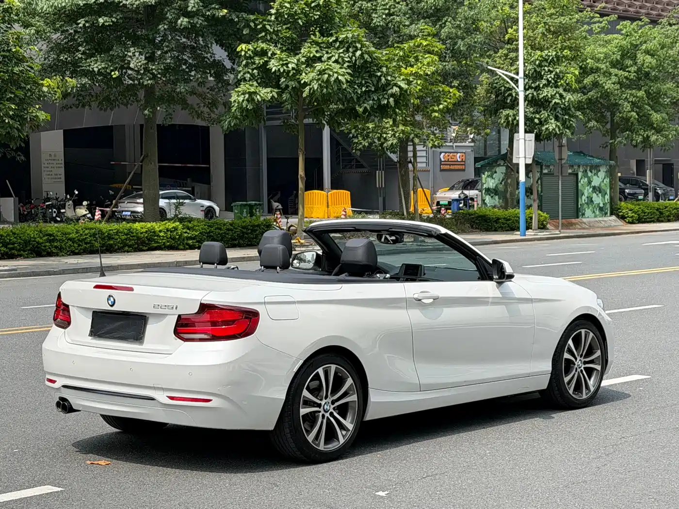 BMW 2 Series (Import) 2019 225i Convertible Coupe Sport Design Package фото 4
