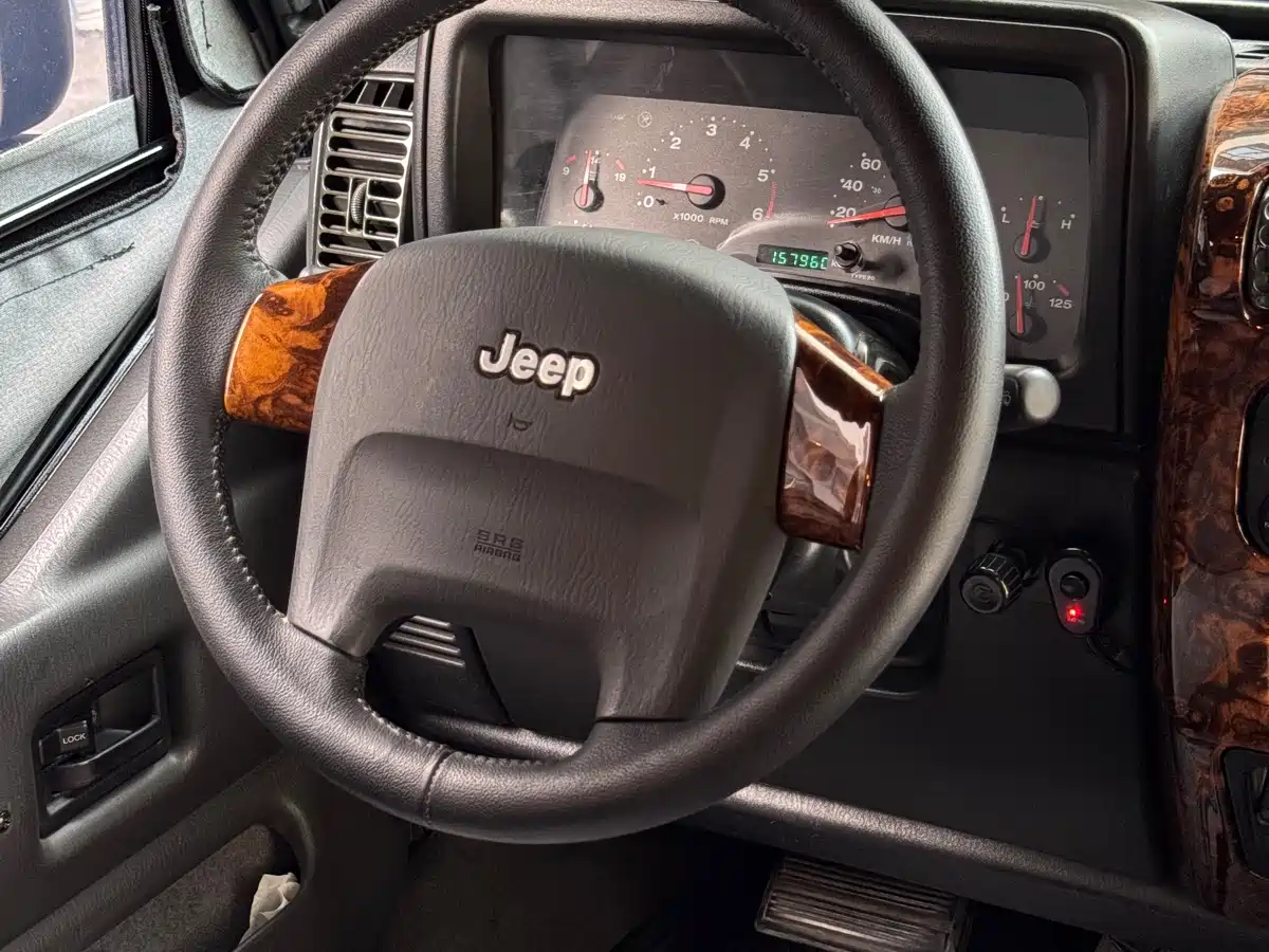 Photo 23 - Jeep Wrangler