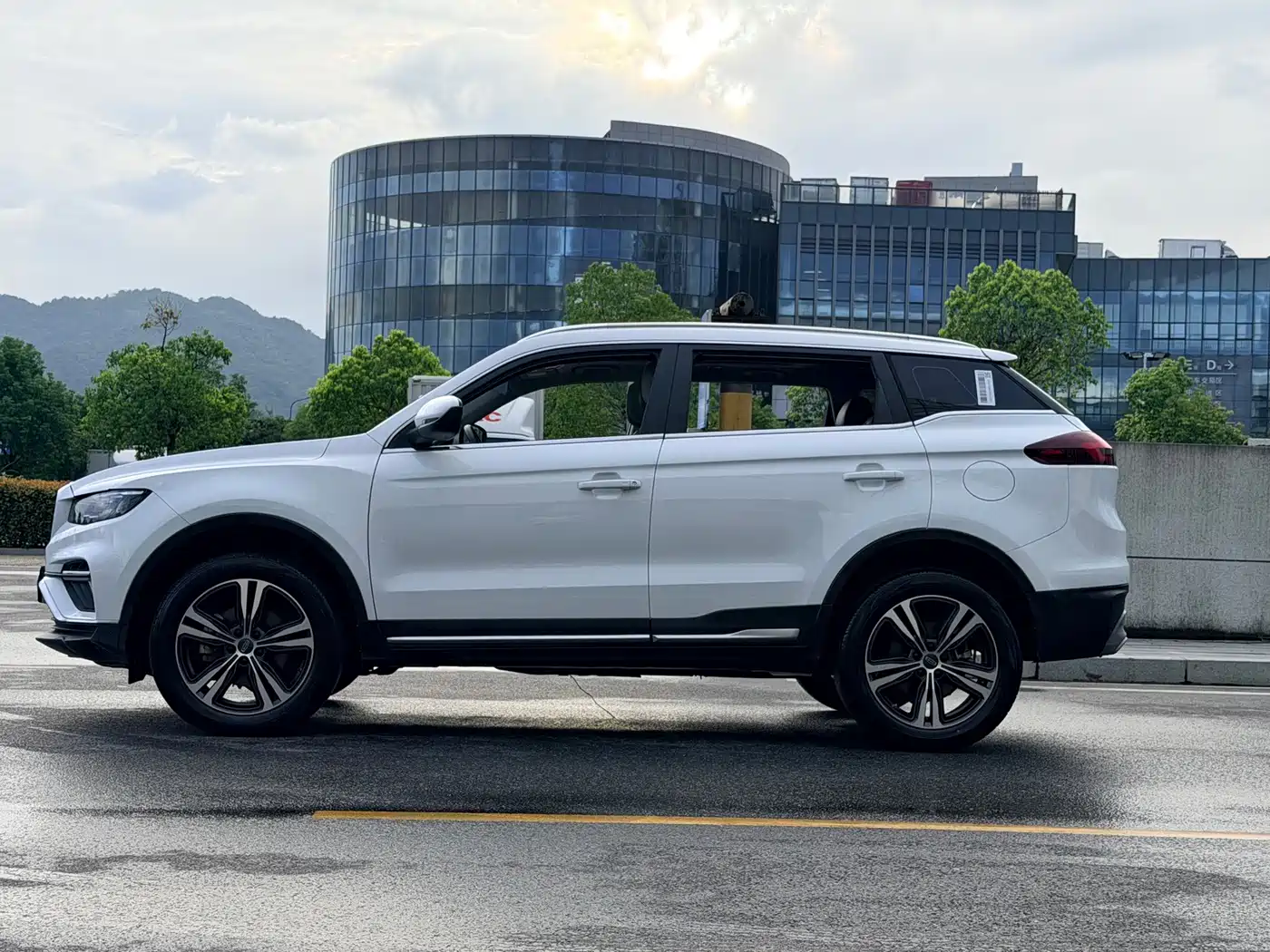 Фото 6 - Geely Boyue