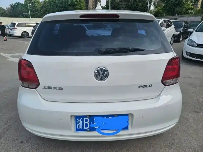 Volkswagen Polo 2011 1.4L Automatic Style Edition фото 4