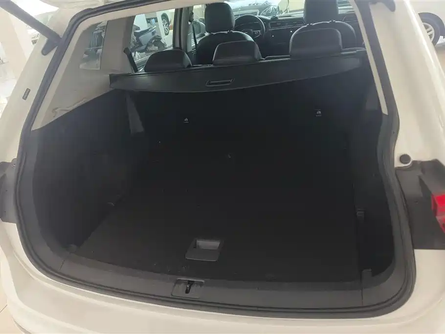 Volkswagen Tiguan L 2021 330TSI Automatic 2WD R-Line Premium фото 4