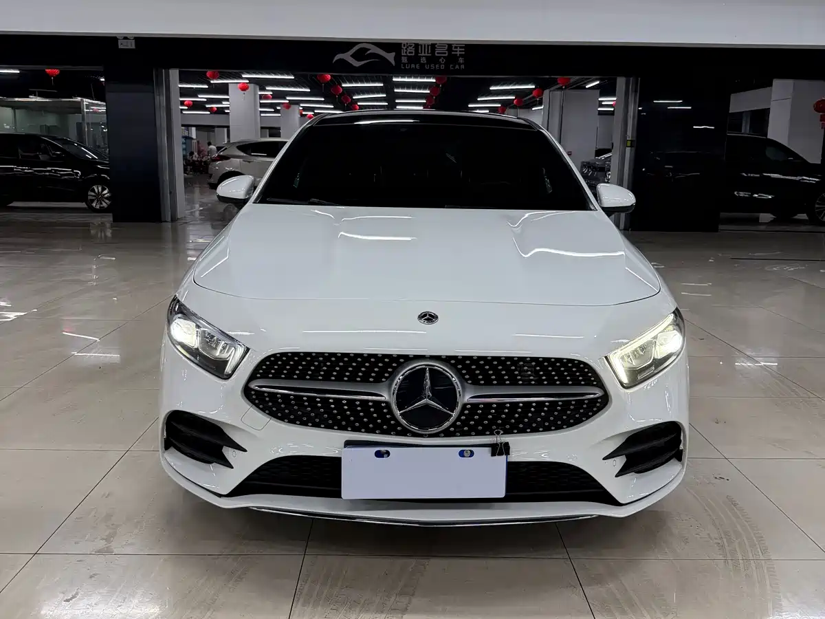 Mercedes-Benz A-Class 2021 A 200 L Sport Sedan Dynamic Type фото 2