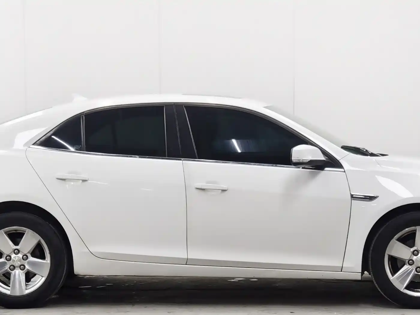 Chevrolet Malibu 2014 2.0L Automatic Luxury фото 8