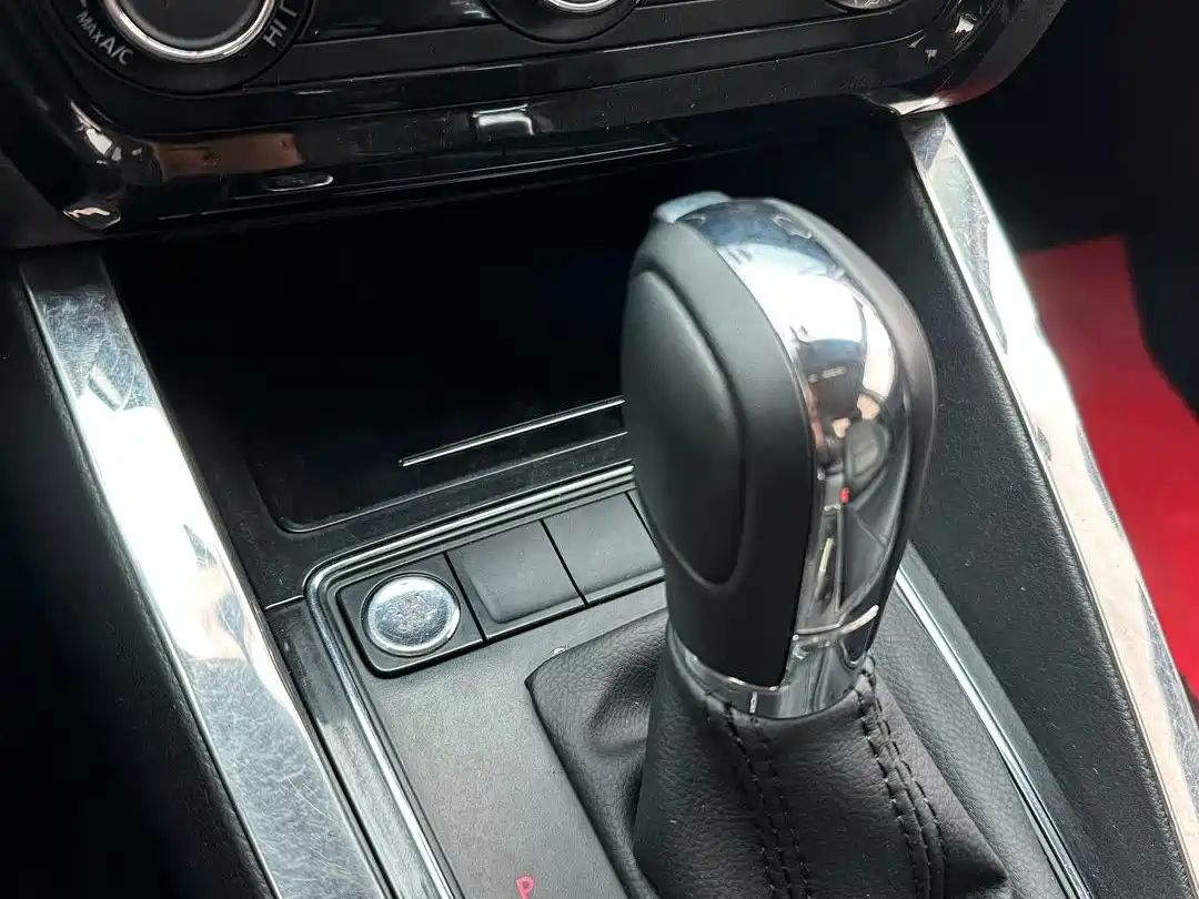 Volkswagen Sagitar 2018 1.6L Automatic Comfort фото 13