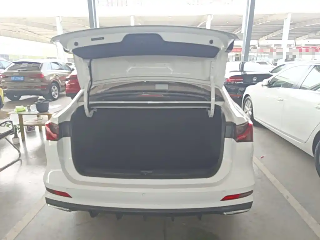 Photo 19 - Roewe i5