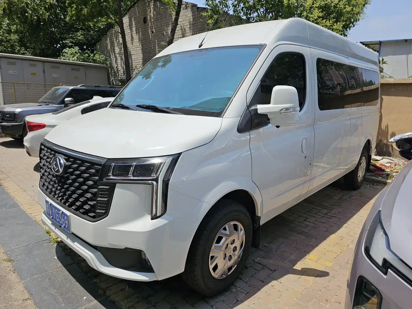 SAIC Maxus Xintu V80 2025 Model PRO Aoyun 2.0T Automatic Long Wheelbase Medium Roof 6/7/8/9-seater